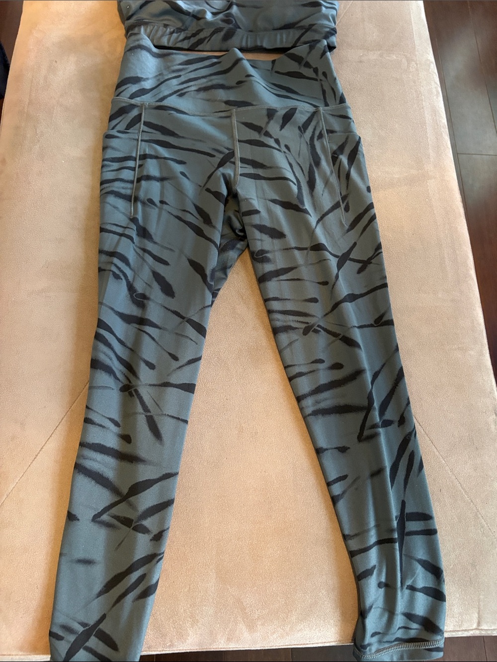Athleta Olive Green and Black Printed Sports Bra - Picture 4 of 9